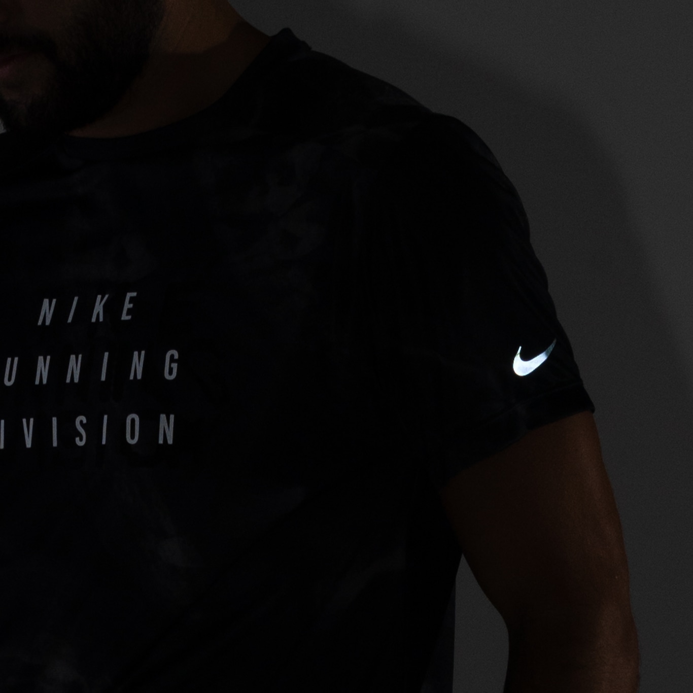 Camiseta Masculina Nike Manga Curta Dri-Fit Run Division Rise 365 SS - Foto 5