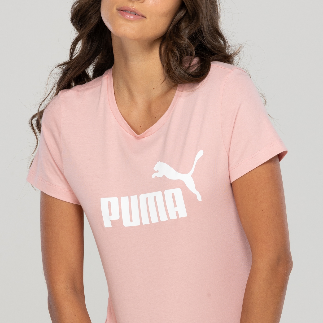 Camiseta Feminina Puma Manga Curta Essentials Logo Tee - Foto 6