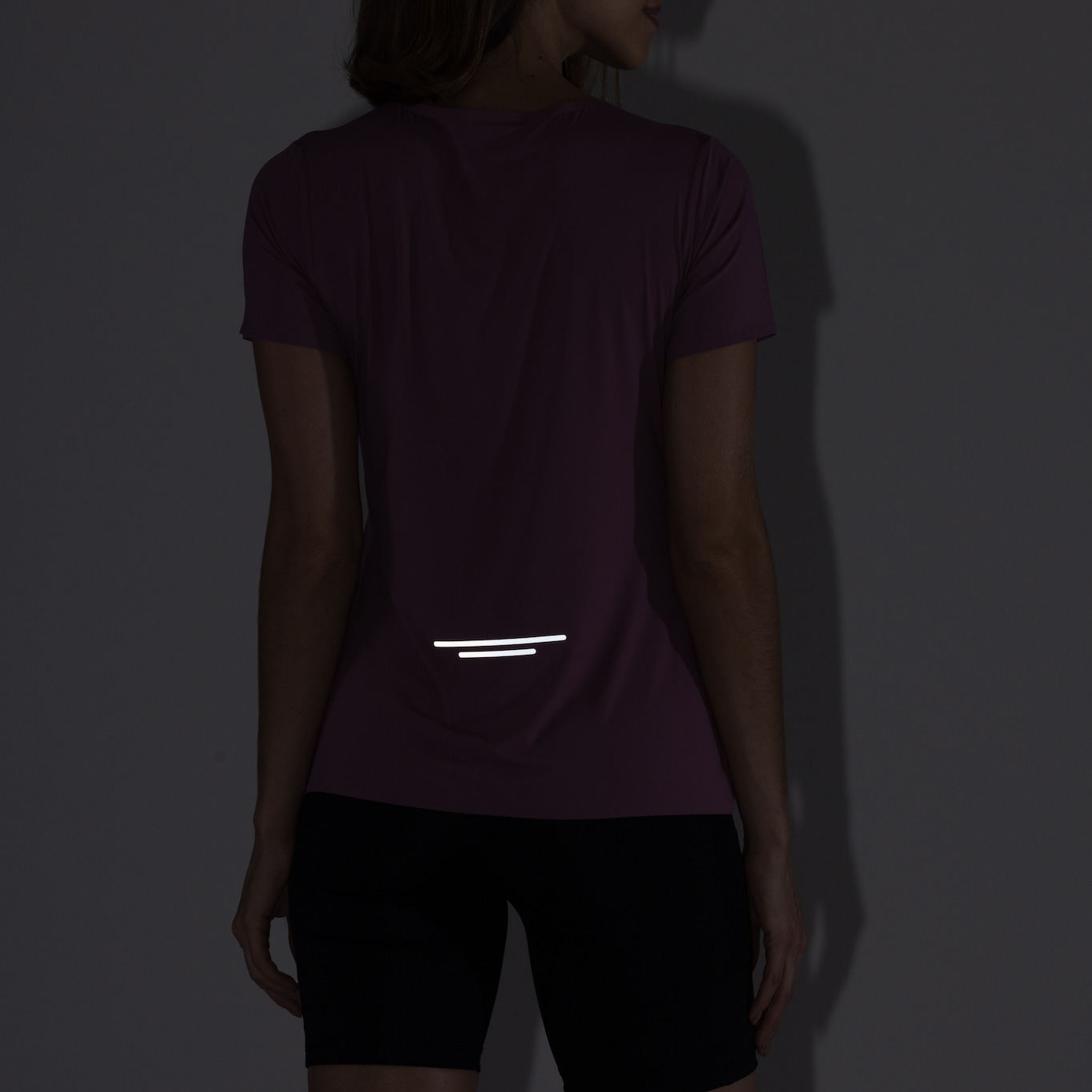 Camiseta Feminina ASICS Manga Curta Selada New - Foto 5