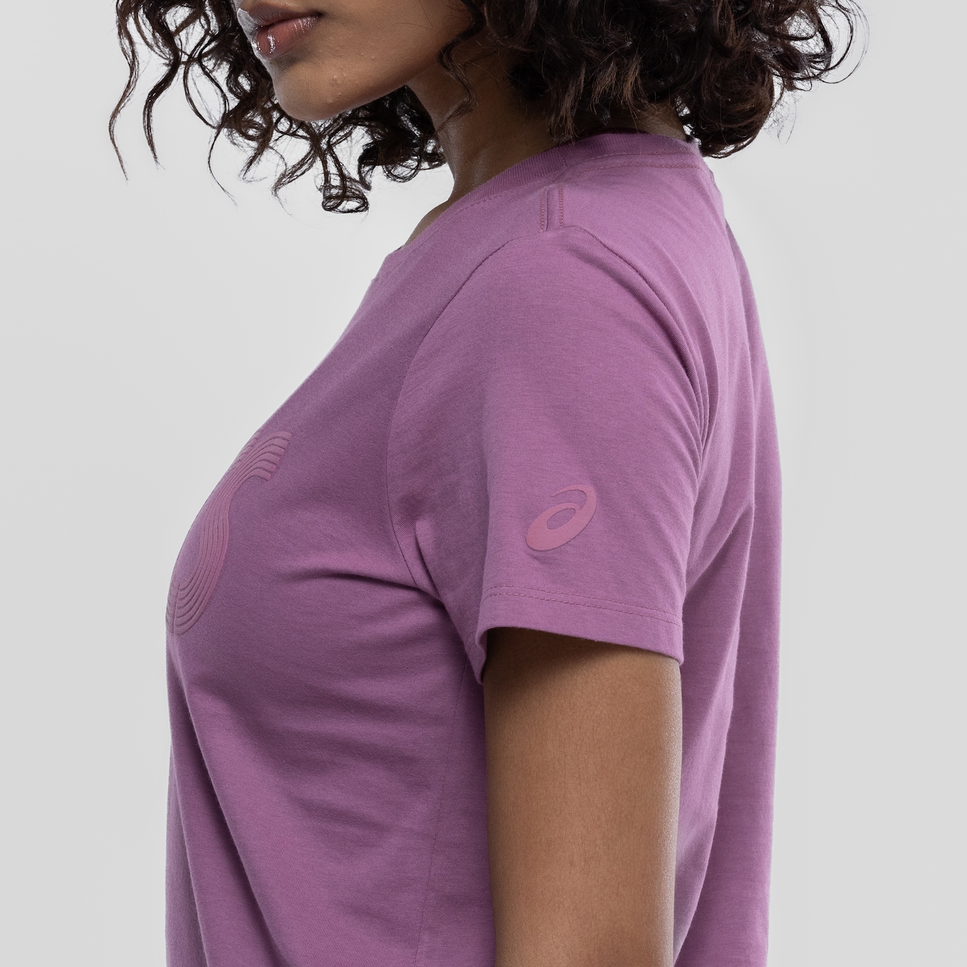 Camiseta Feminina ASICS Manga Curta Malha Cava Tradicional - Foto 4