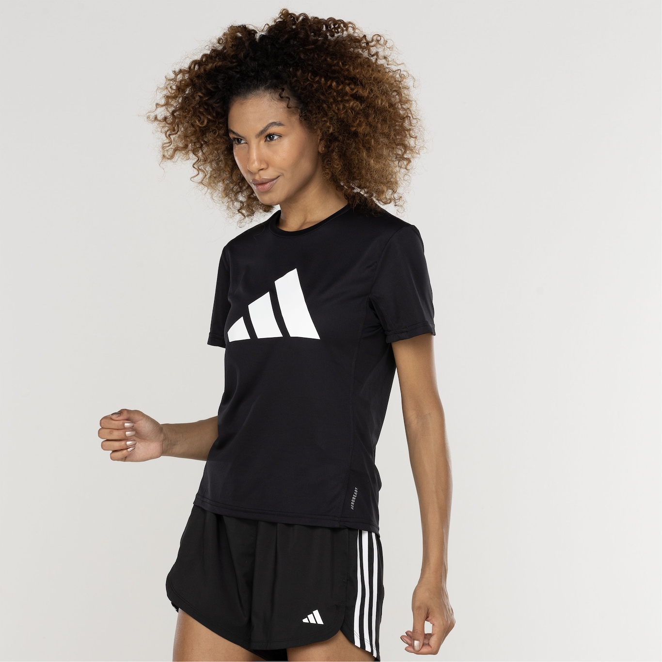 Camiseta Feminina adidas Manga Curta Run It - Foto 4