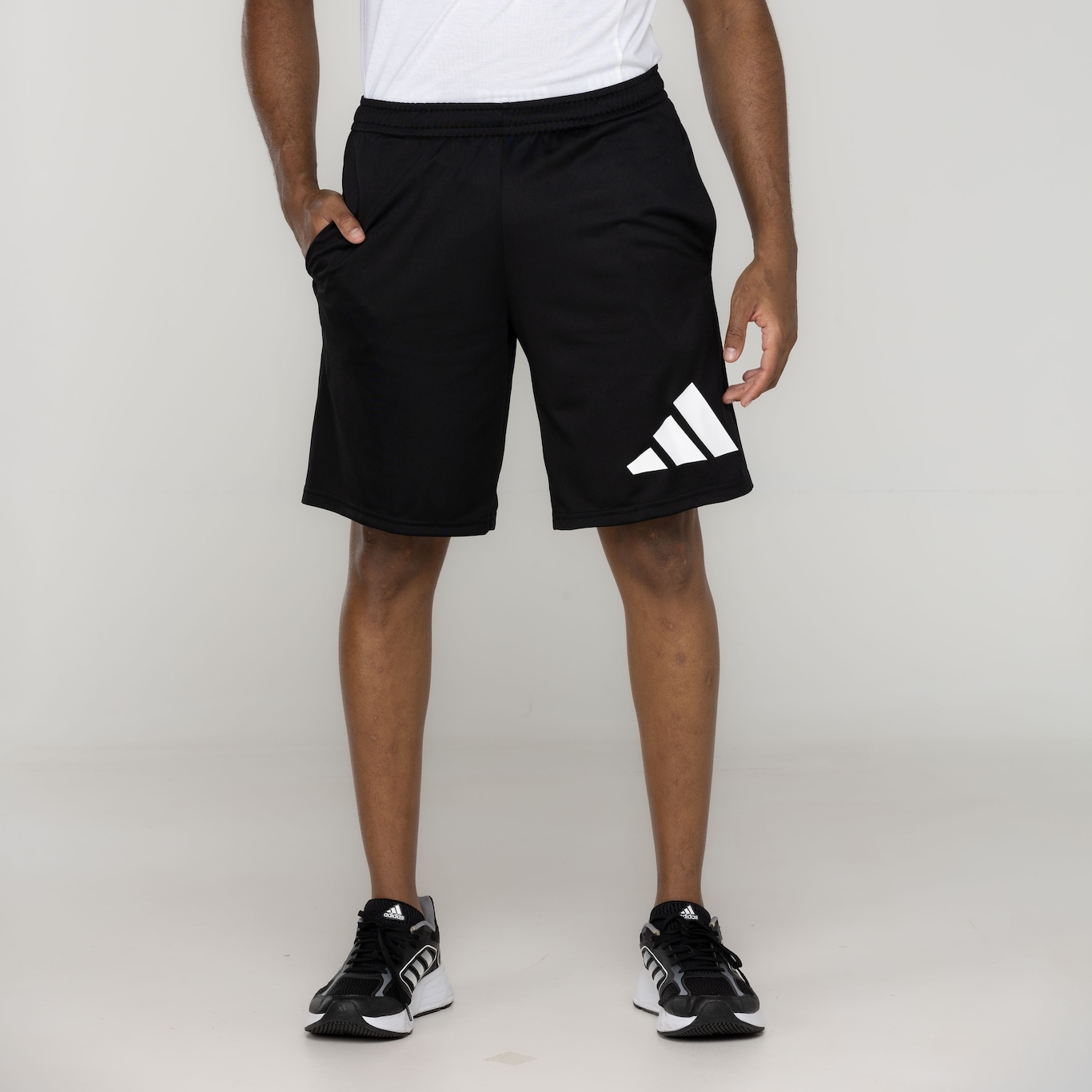 Bermuda Masculina adidas Logo - Foto 3