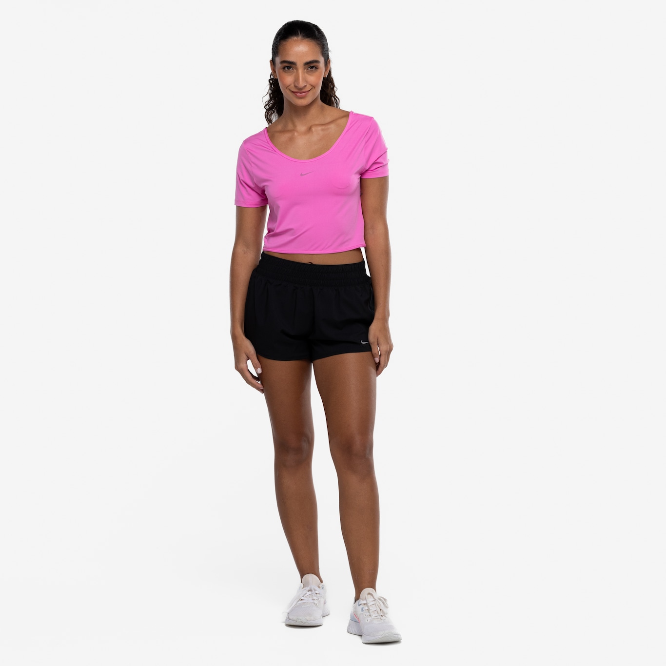 Camiseta Feminina Nike Manga Curta One Classic Dri-Fit TWST - Foto 4