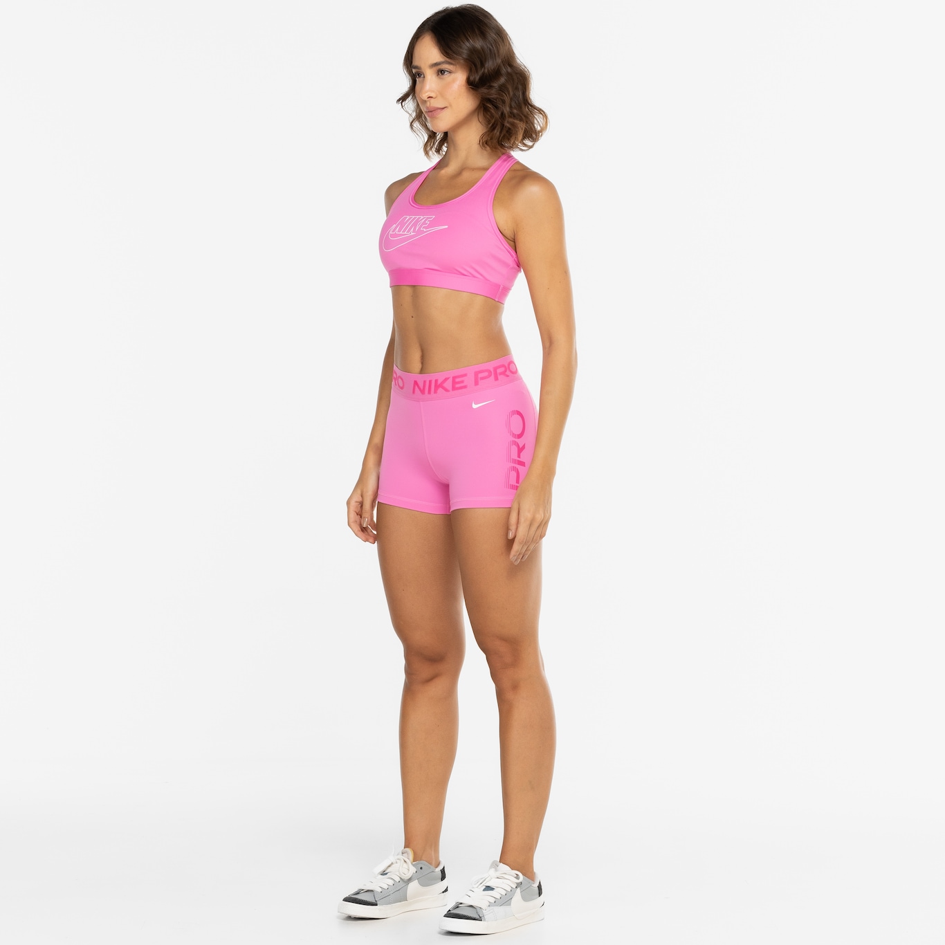 Top Fitness com Bojo Nike Média Sustentação Swoosh Futura BRA Adulto - Foto 5