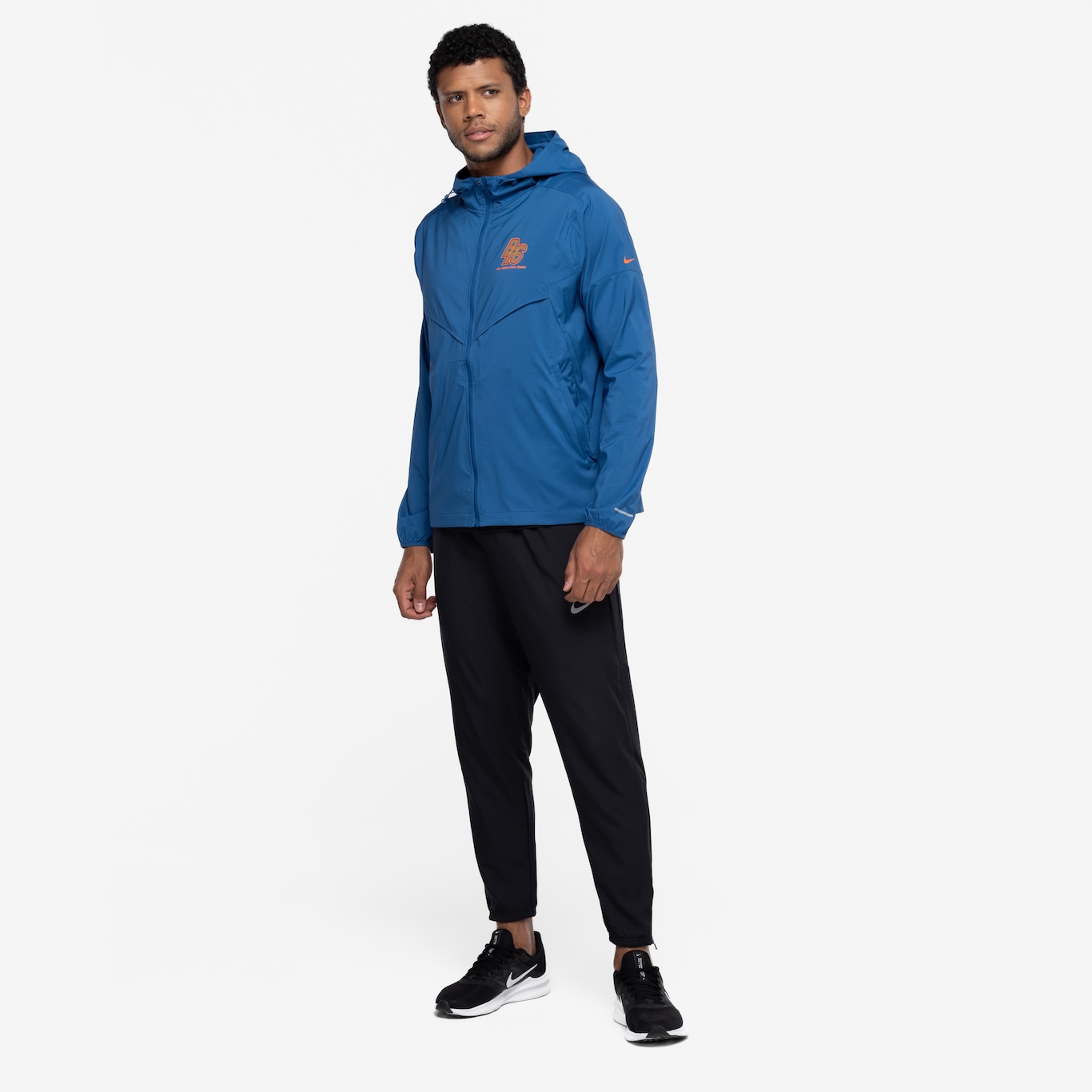 Jaqueta Corta-Vento Masculina Nike com Capuz Run Energy Windrunner - Foto 4