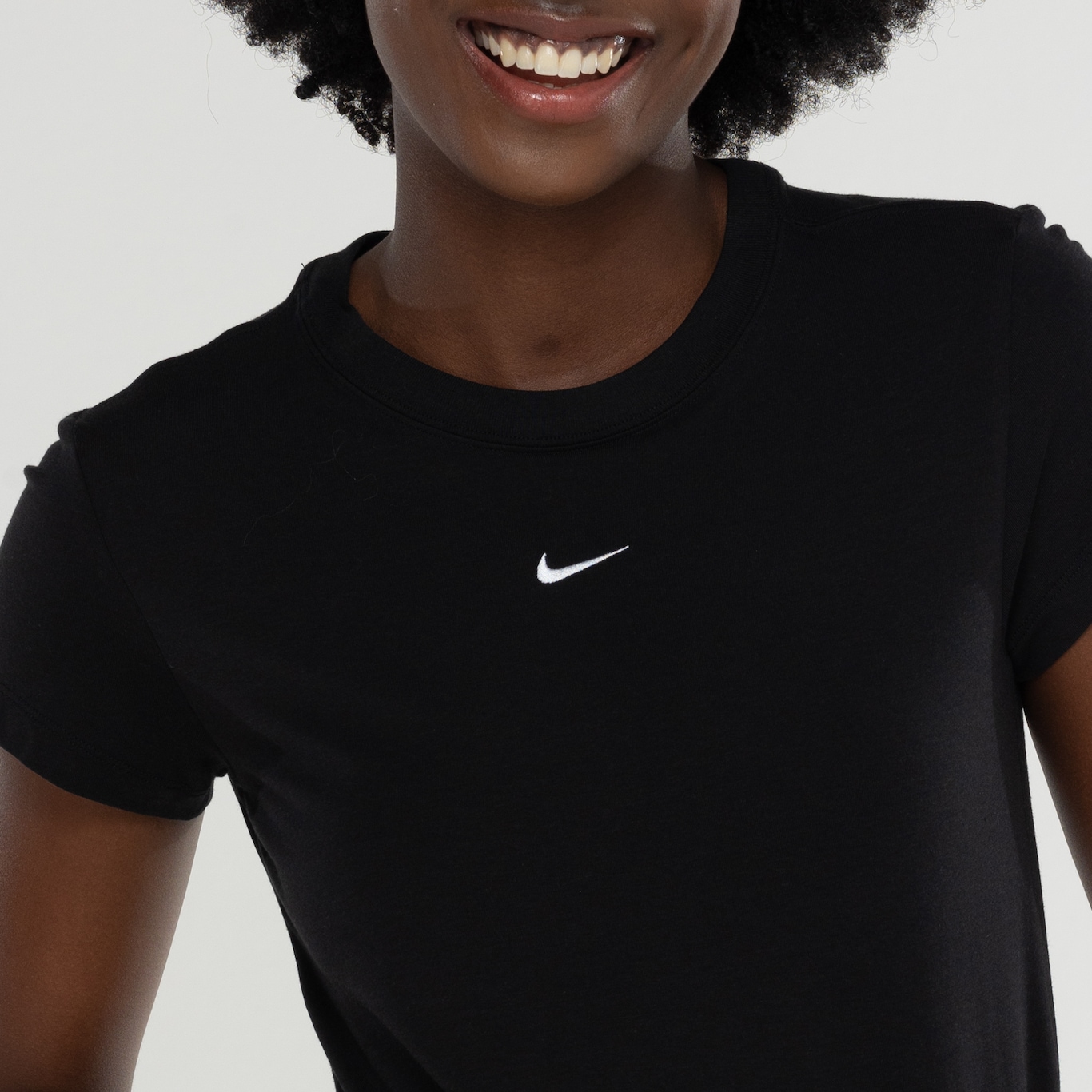 Camiseta Feminina Nike Manga Curta Chill Knit - Foto 6