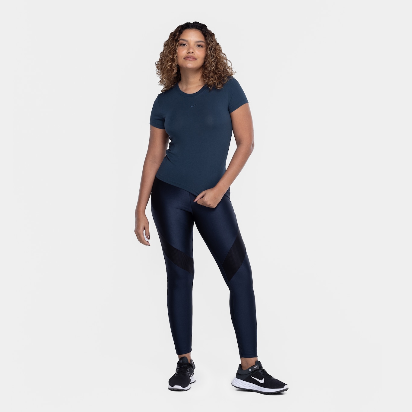 Camiseta Feminina Nike Manga Curta Chill Knit - Foto 5