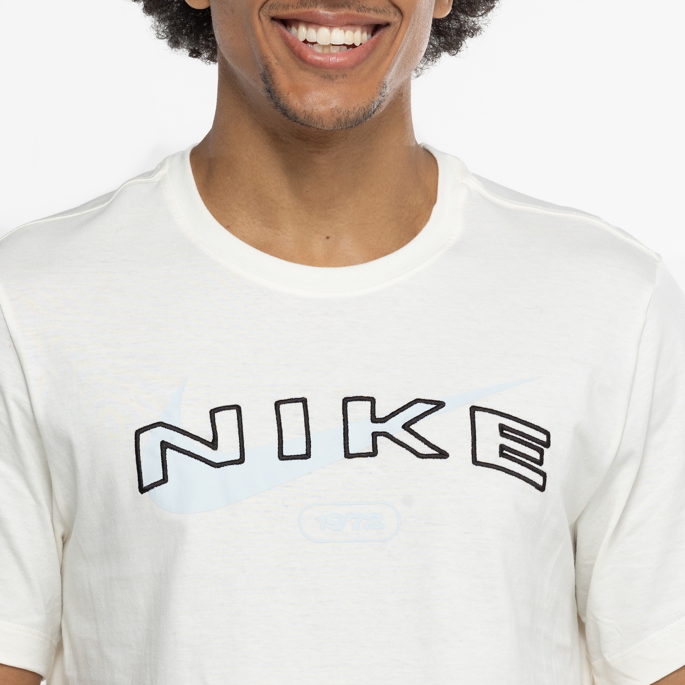 Camiseta Masculina Nike Manga Curta Club SSNL - Foto 6