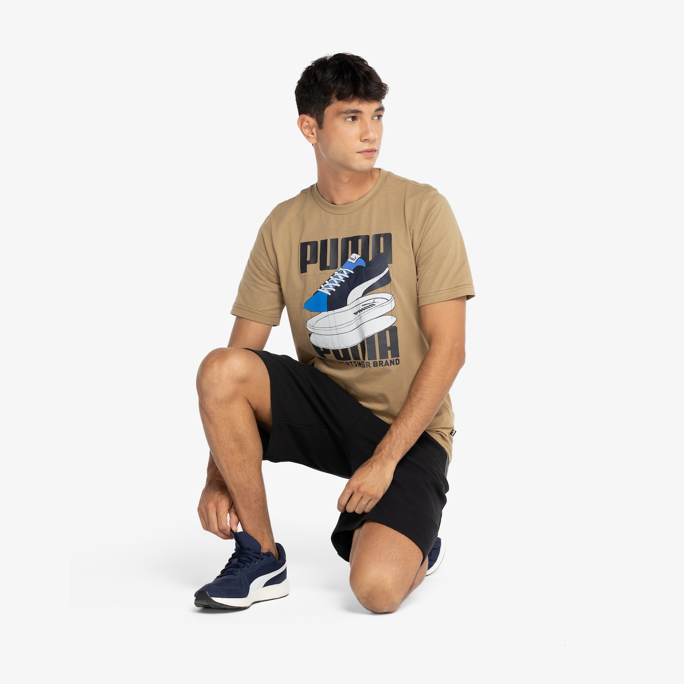 Camiseta Masculina Puma Manga Curta Graphics Sneaker Layers - Foto 6