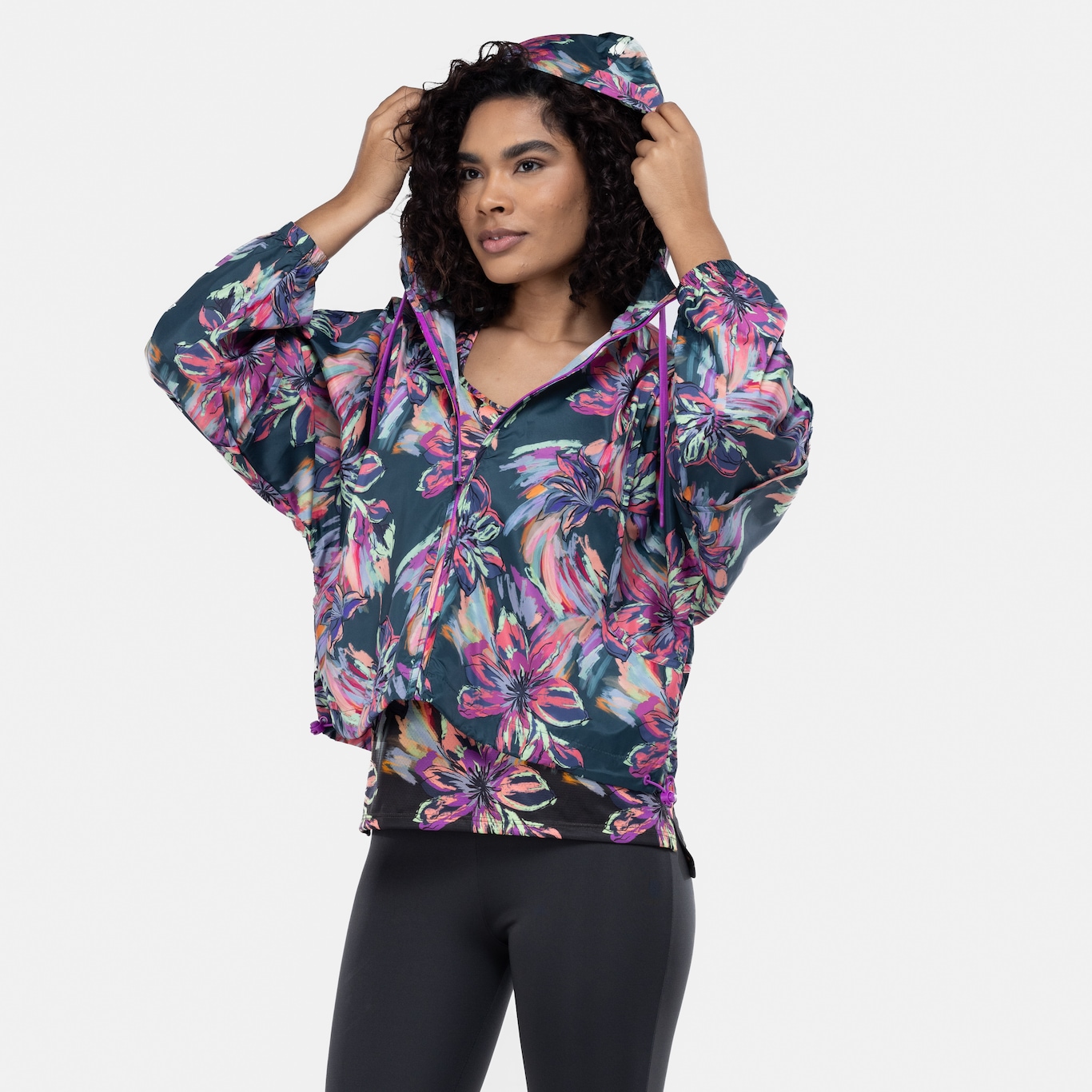 Jaqueta Corta-Vento Feminina Oxer com Capuz Ever Maxi Floral II Packable Repelente à Água - Foto 3