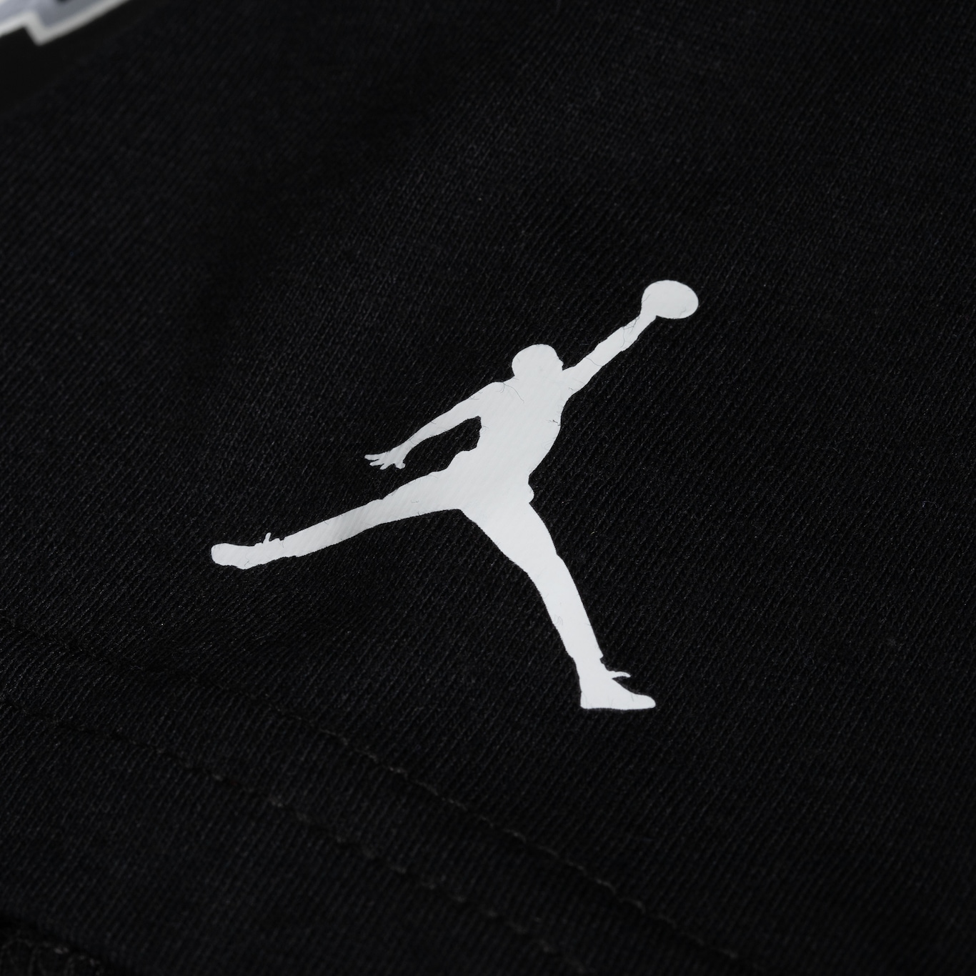 Camiseta Jordan Nike Juvenil Varisty Jumpan - Foto 4