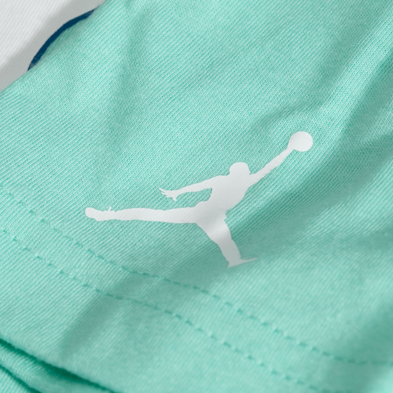 Camiseta Jordan Nike Juvenil Varisty Jumpan - Foto 4