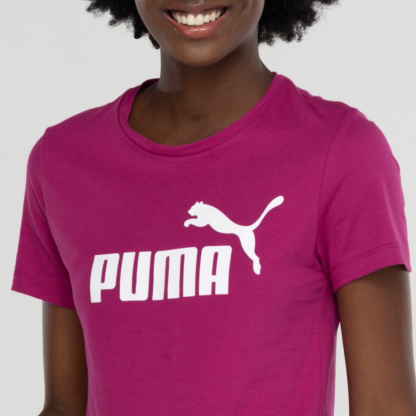 Camiseta Feminina Puma Manga Curta ESS Tee Logo - Foto 5