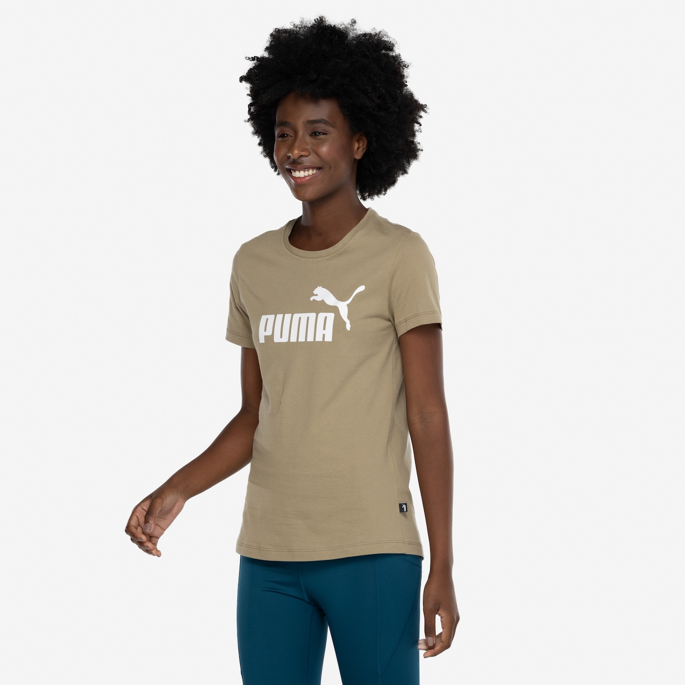 Camiseta Feminina Puma Manga Curta ESS Tee Logo - Foto 5