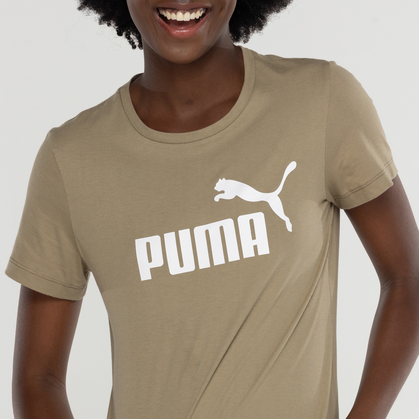 Camiseta Feminina Puma Manga Curta ESS Tee Logo - Foto 6