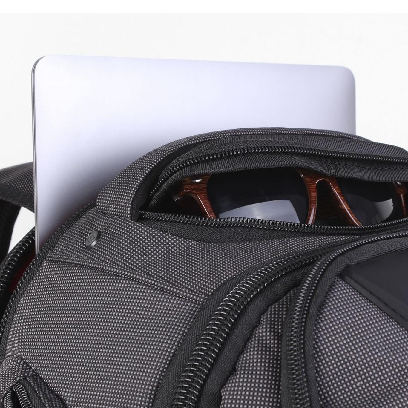 Mochila Ogio Renegade RSS Pack Black Pindot 29,5 Litros Centauro