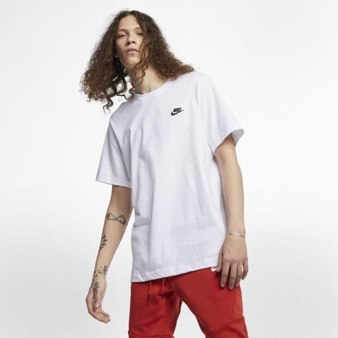 Camiseta Nike Sportswear Club - Masculina em Promoção