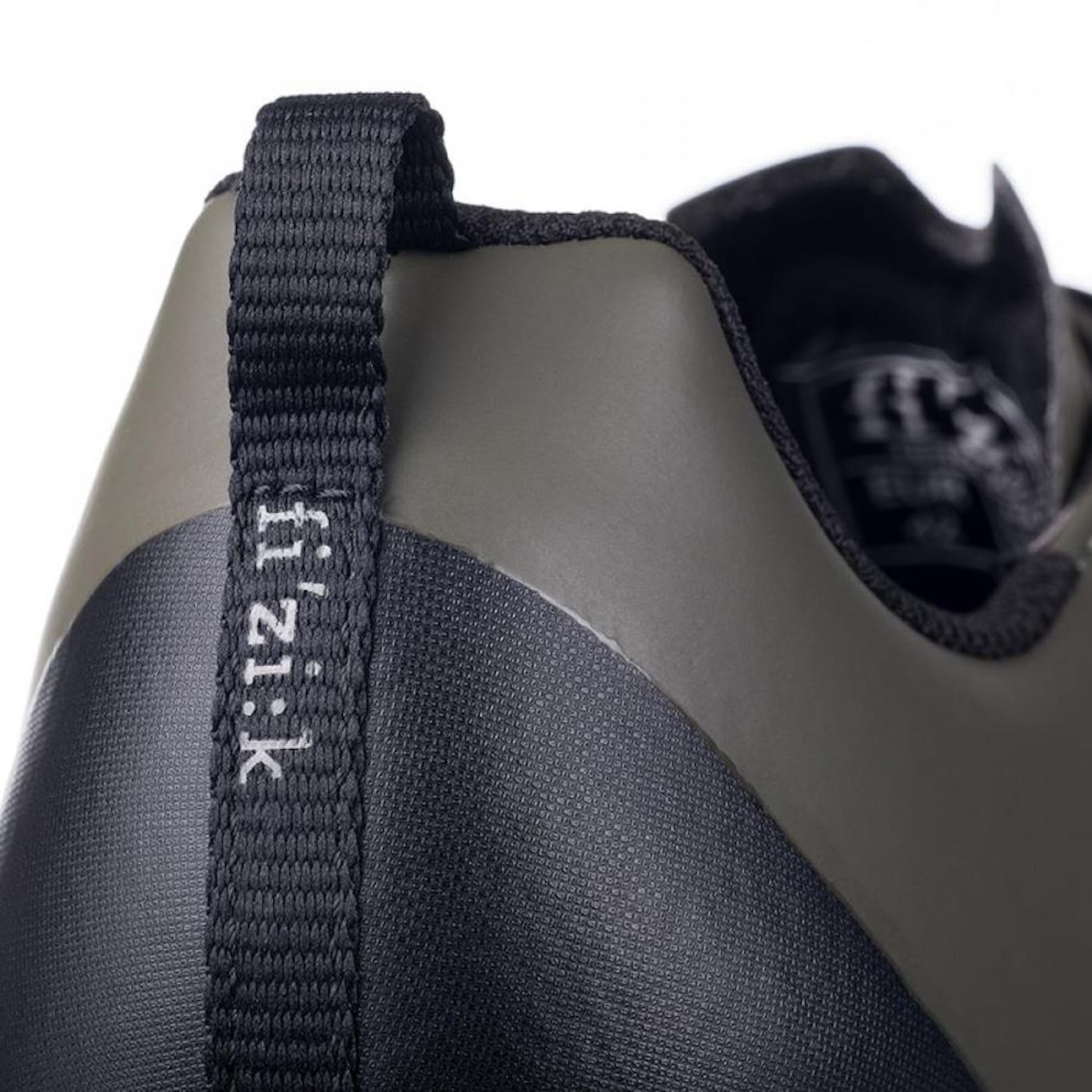 Sella Per Bici FIZIK Terra Argo X5 - Naso Corto, Shell In Nylon E Carbonio, Binario S-Alloy, Taglia 150 Mm