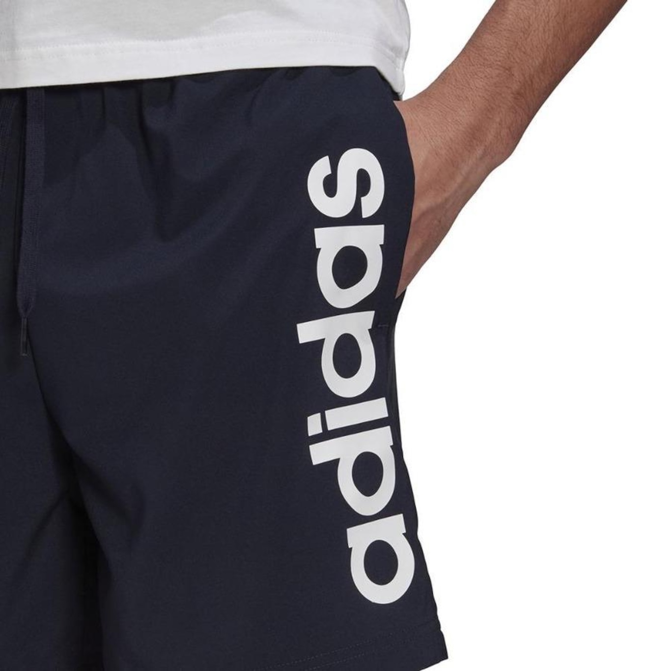 Shorts adidas Essentials Chelsea Linear Logo - Masculino - Foto 5