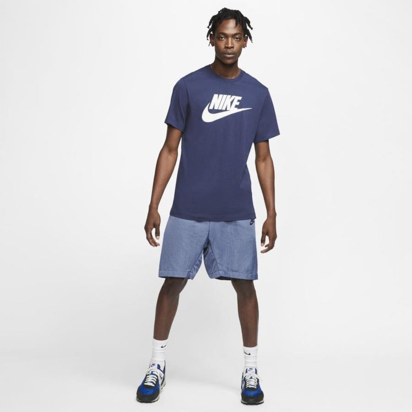 Camiseta Nike Sportswear - Masculina - Foto 4