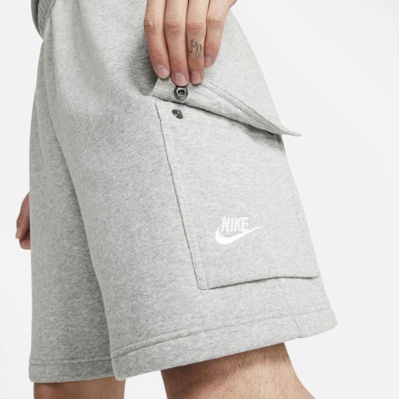 Bermuda Nike Sportswear Club Cargo - Masculino - Foto 5