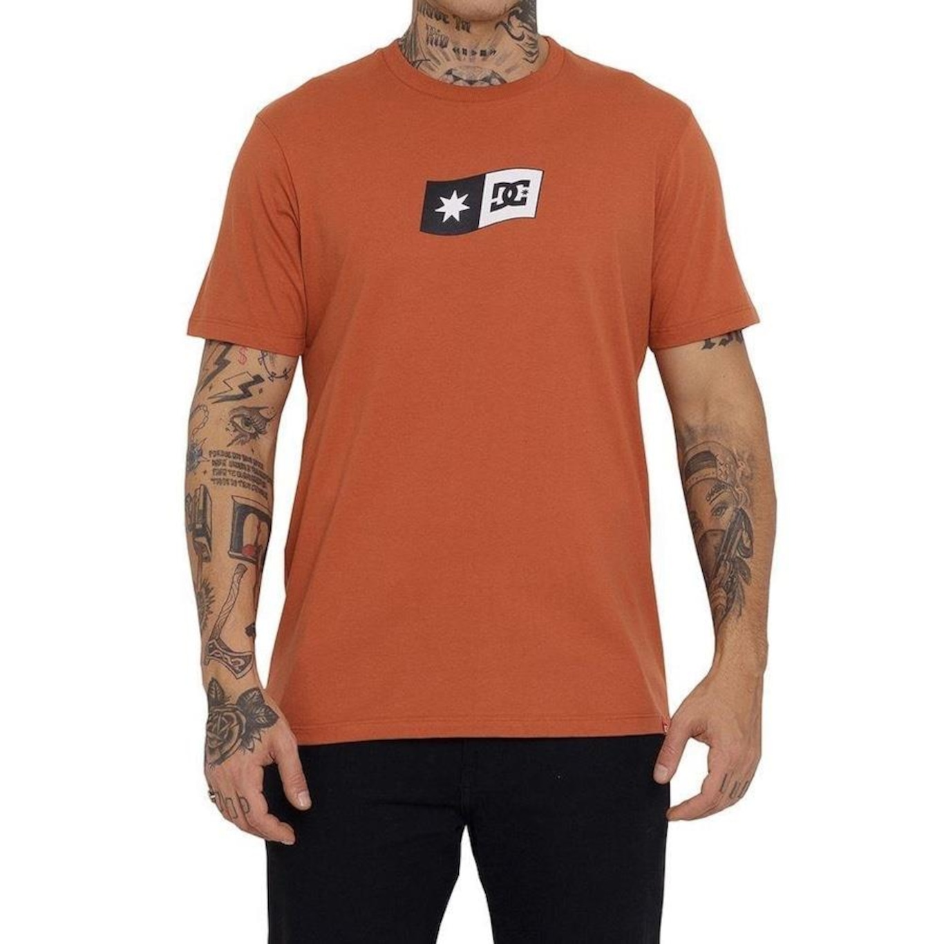 Camiseta DC Shoes Big Flag - Masculina - Foto 1