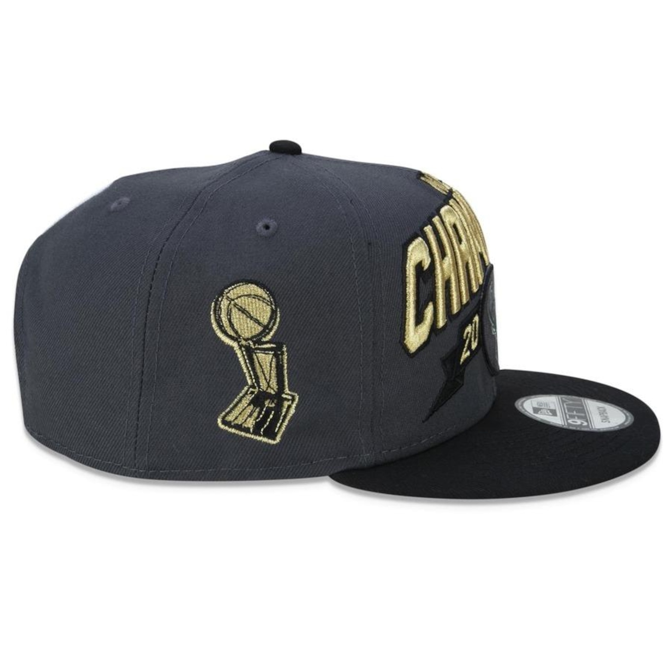 Boné Aba Reta New Era 9Fifty Milwaukee Bucks Campeão NBA Oficial de Quadra 2021 - Snapback - Adulto - Foto 6