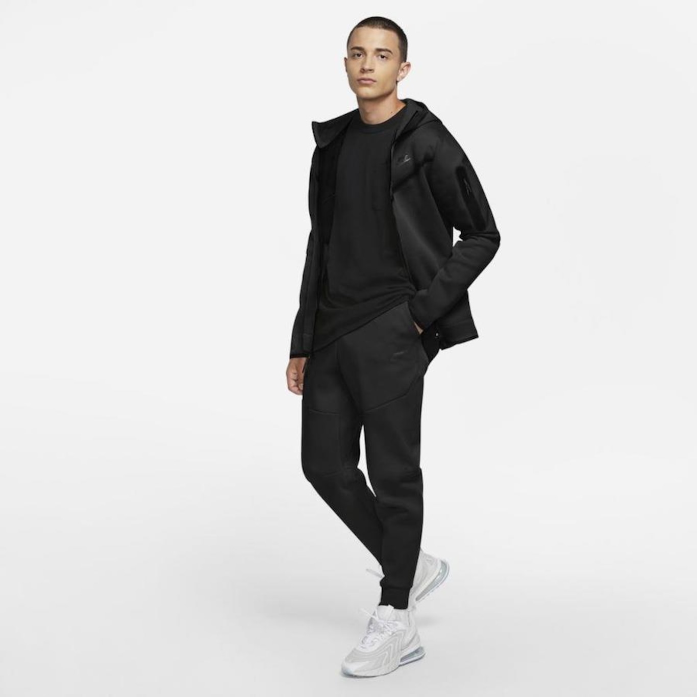 Conjunto de Moletom Nike Sportswear Tech Fleece Preto