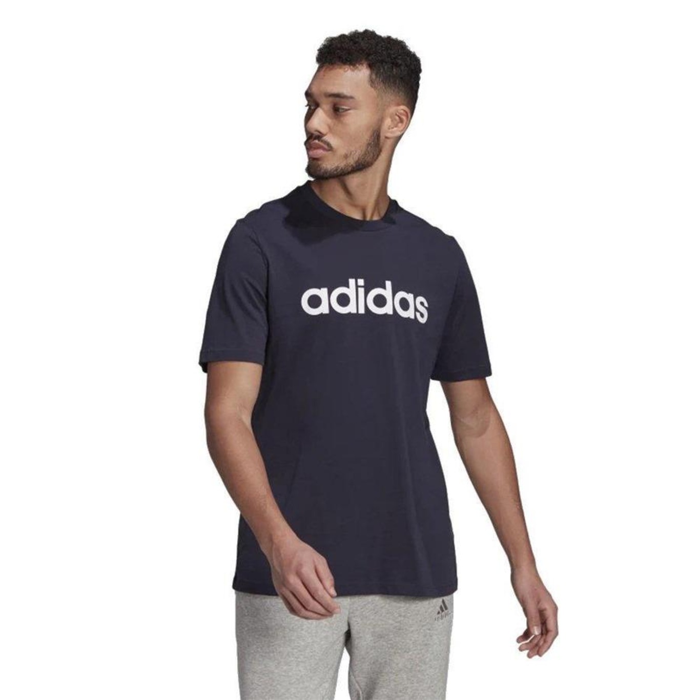 Camiseta adidas Essentials Linear Logo - Masculina - Foto 2