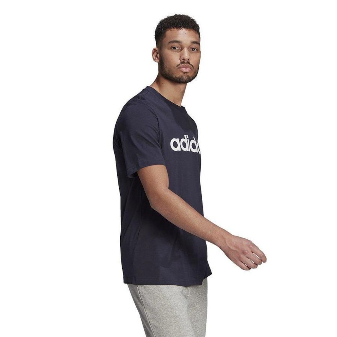 Camiseta adidas Essentials Linear Logo - Masculina - Foto 4