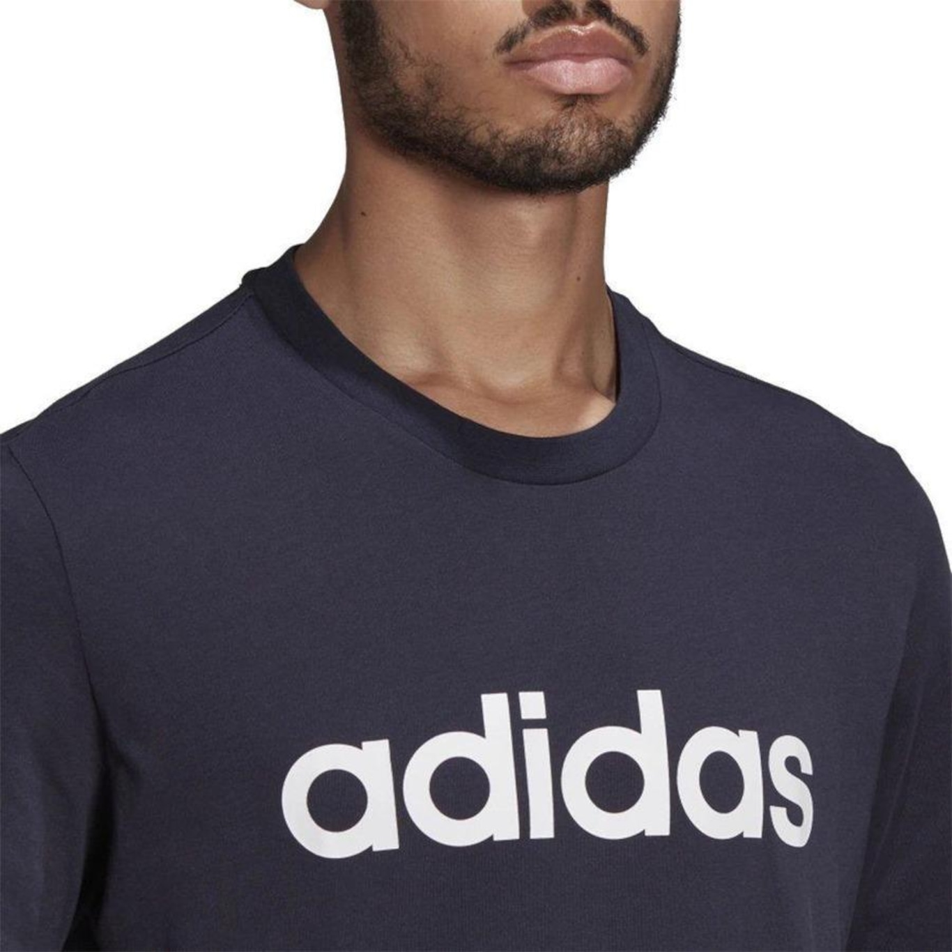 Camiseta adidas Essentials Linear Logo - Masculina - Foto 5