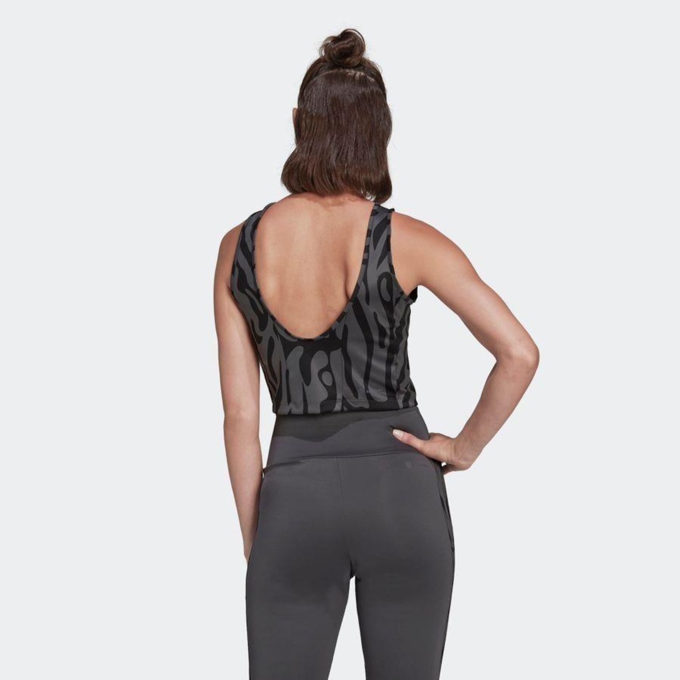 Top Fitness Cropped adidas AEROREADY Designed to Move Tiger-Print - Adulto - Foto 2