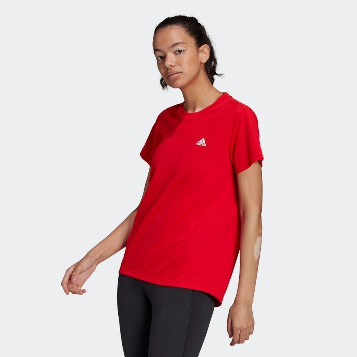 Camiseta Adidas Logo Designed 2 Move Feminina HE6726 - Ativa Esportes