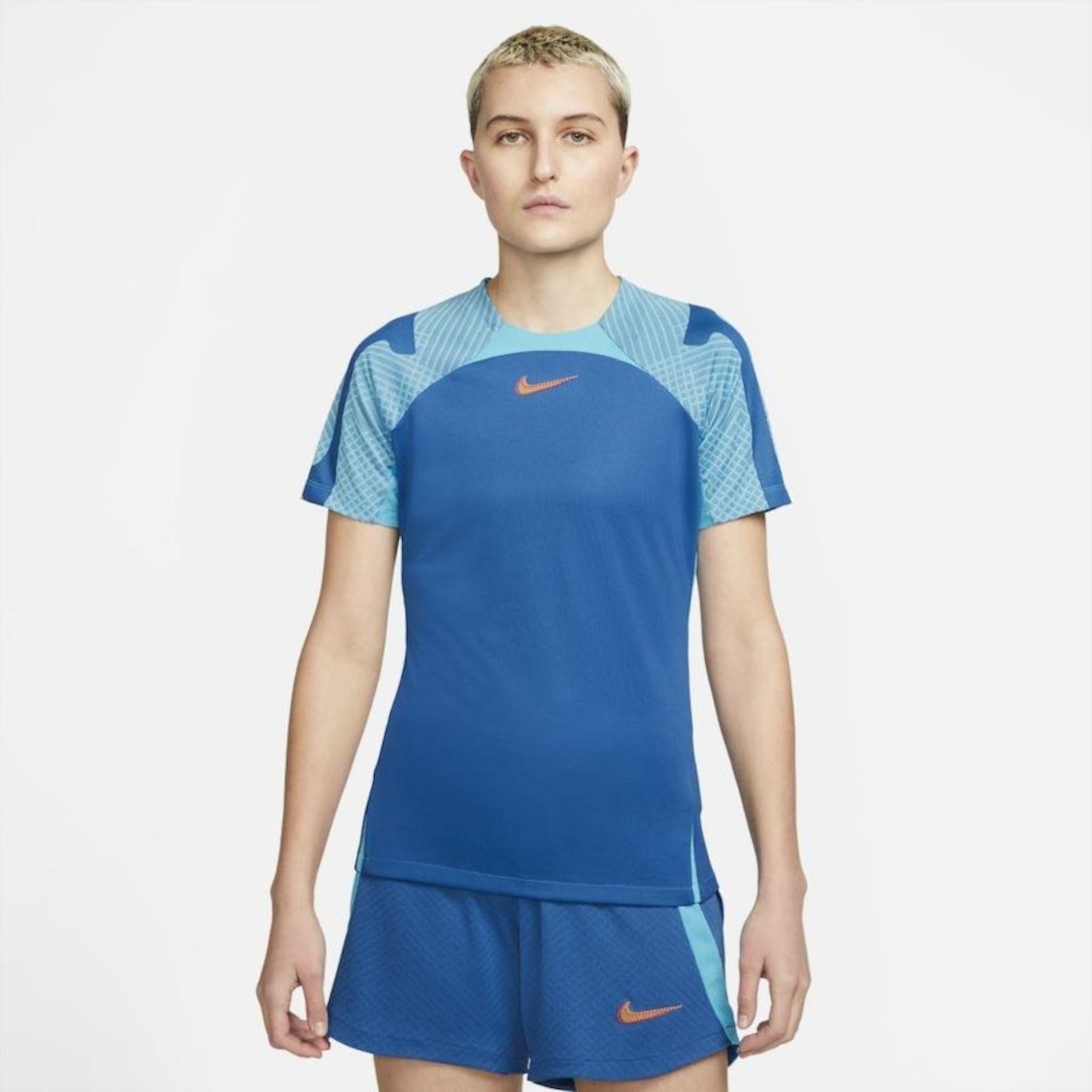 Camiseta Nike Dri-Fit Strike - Feminina - Foto 1