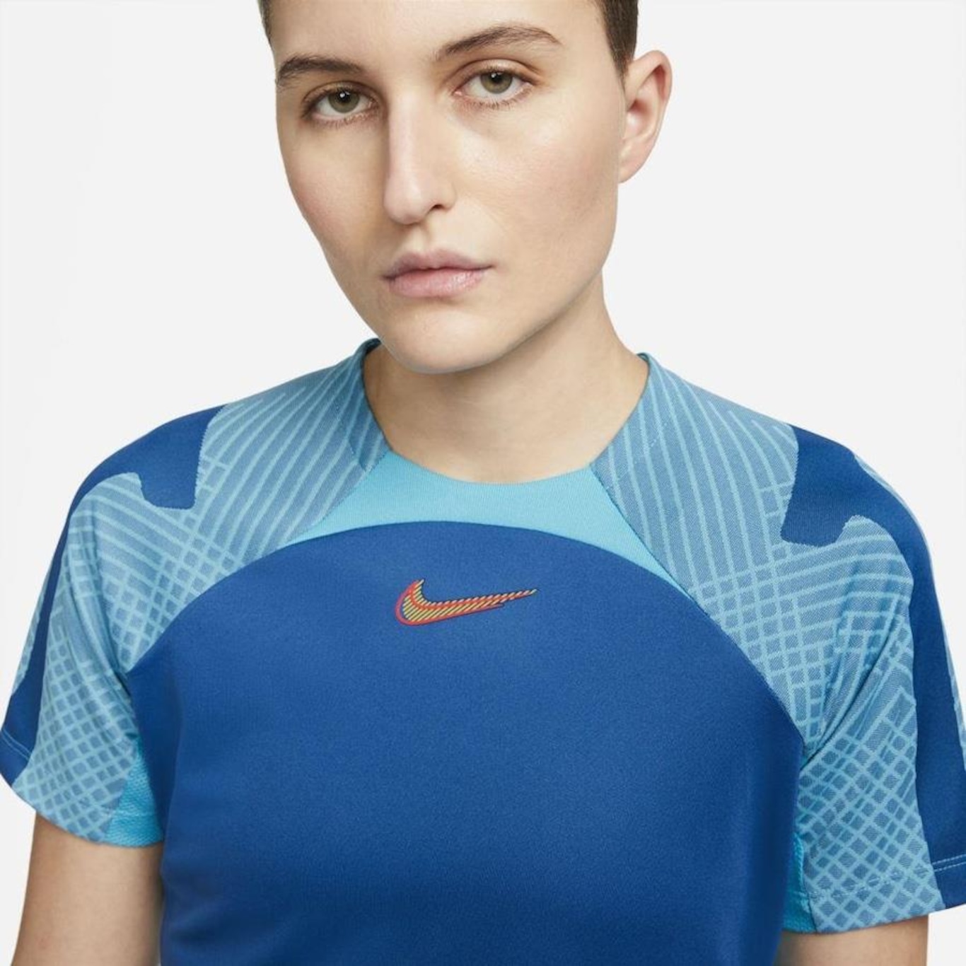 Camiseta Nike Dri-Fit Strike - Feminina - Foto 3