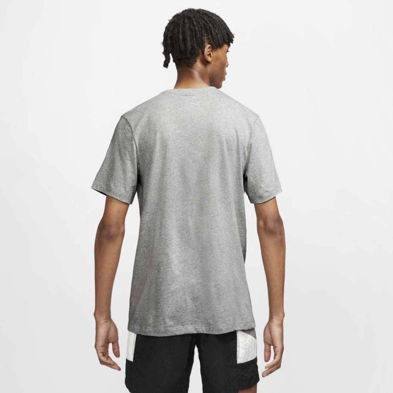 Camiseta Nike Sportswear Club - Masculina - Foto 2