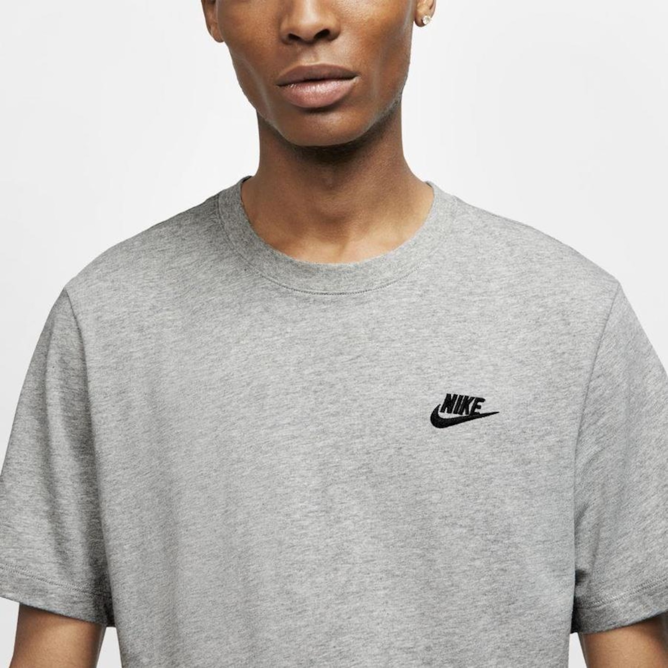 Camiseta Nike Sportswear Club - Masculina - Foto 3