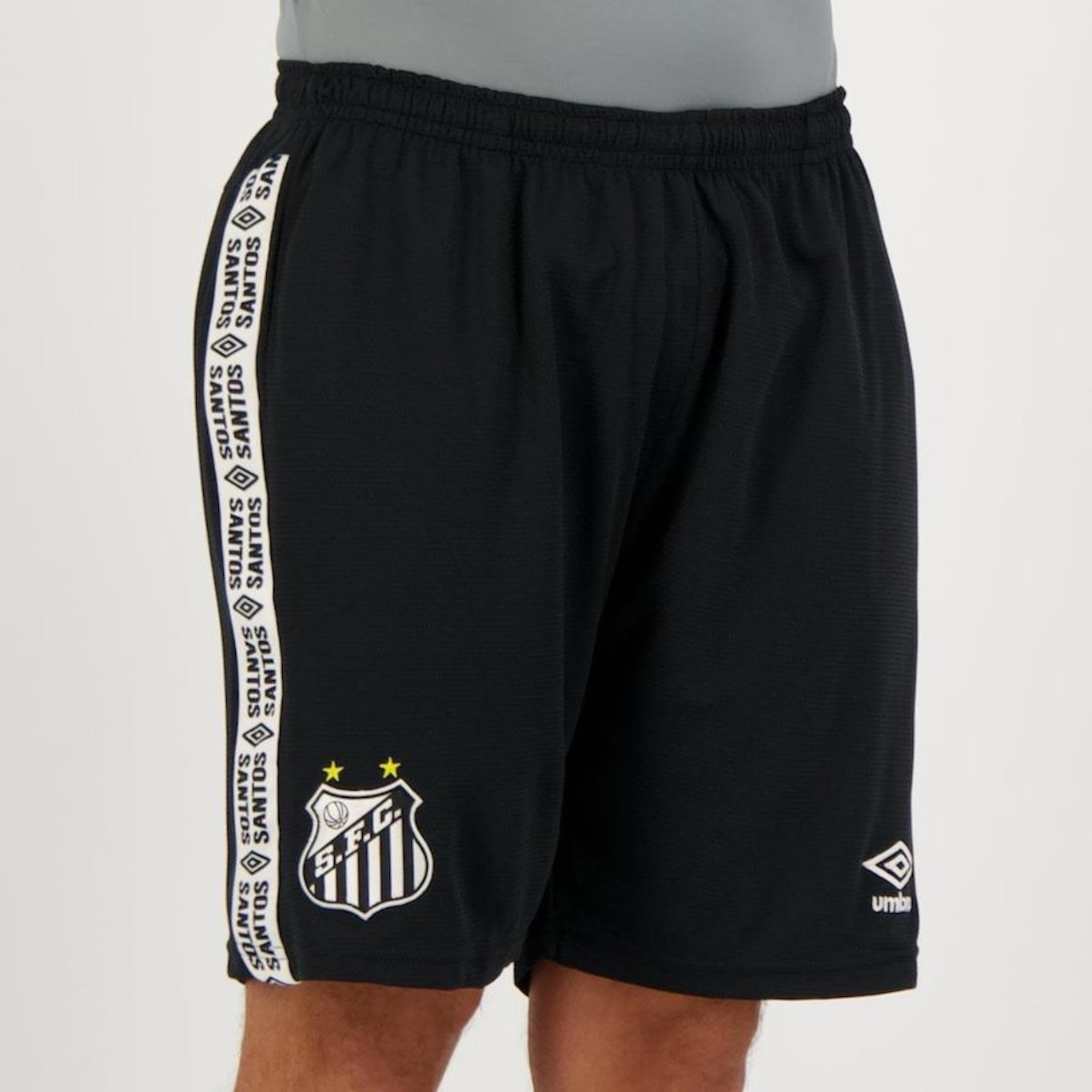 Bermuda Umbro Santos Viagem 2022 - Masculina - Foto 2