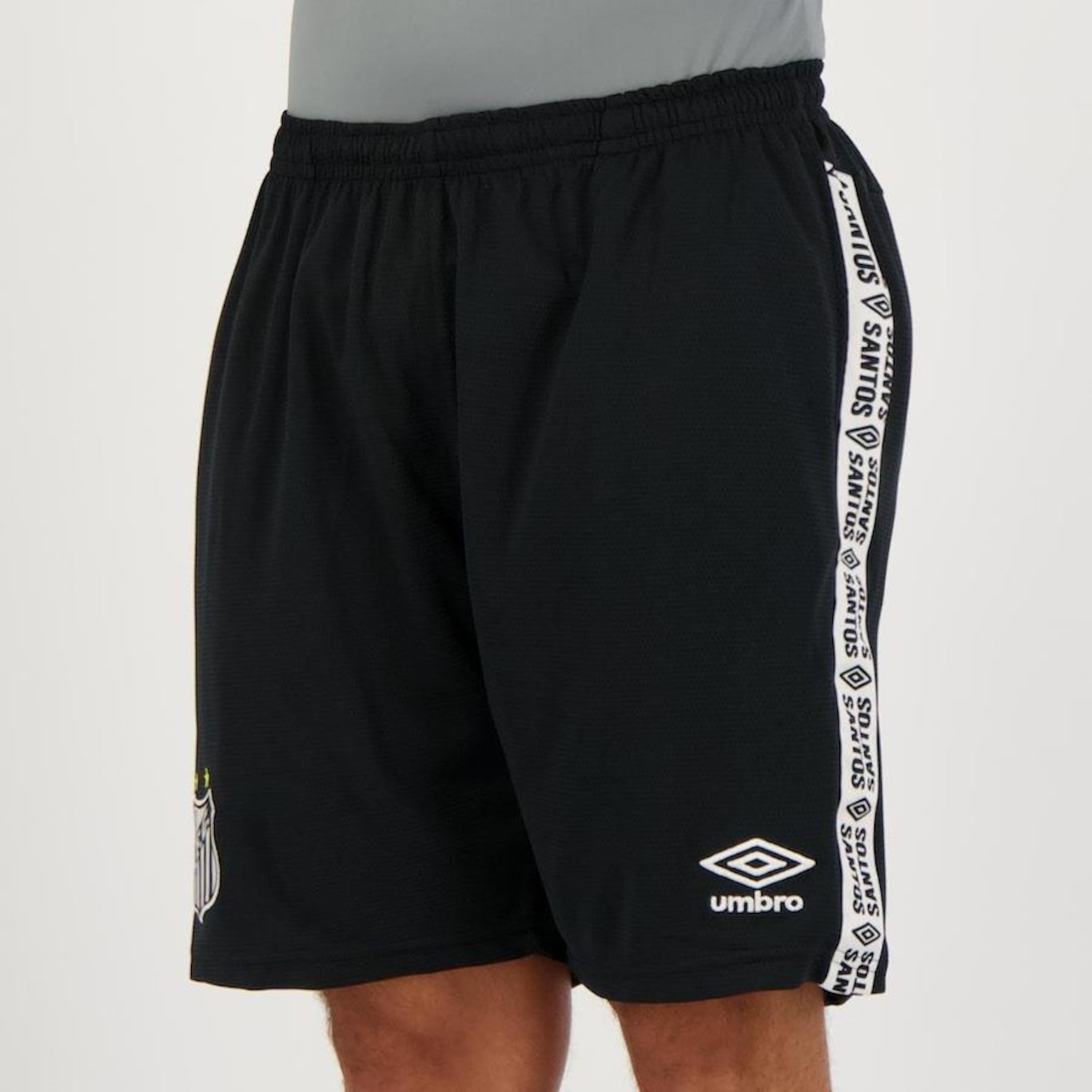 Bermuda Umbro Santos Viagem 2022 - Masculina - Foto 3