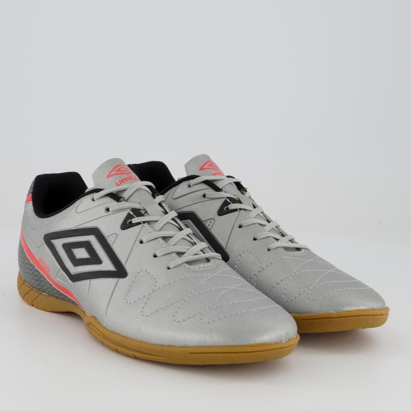 Chuteira de Futsal Umbro Attak Eternal - Adulto - Foto 2