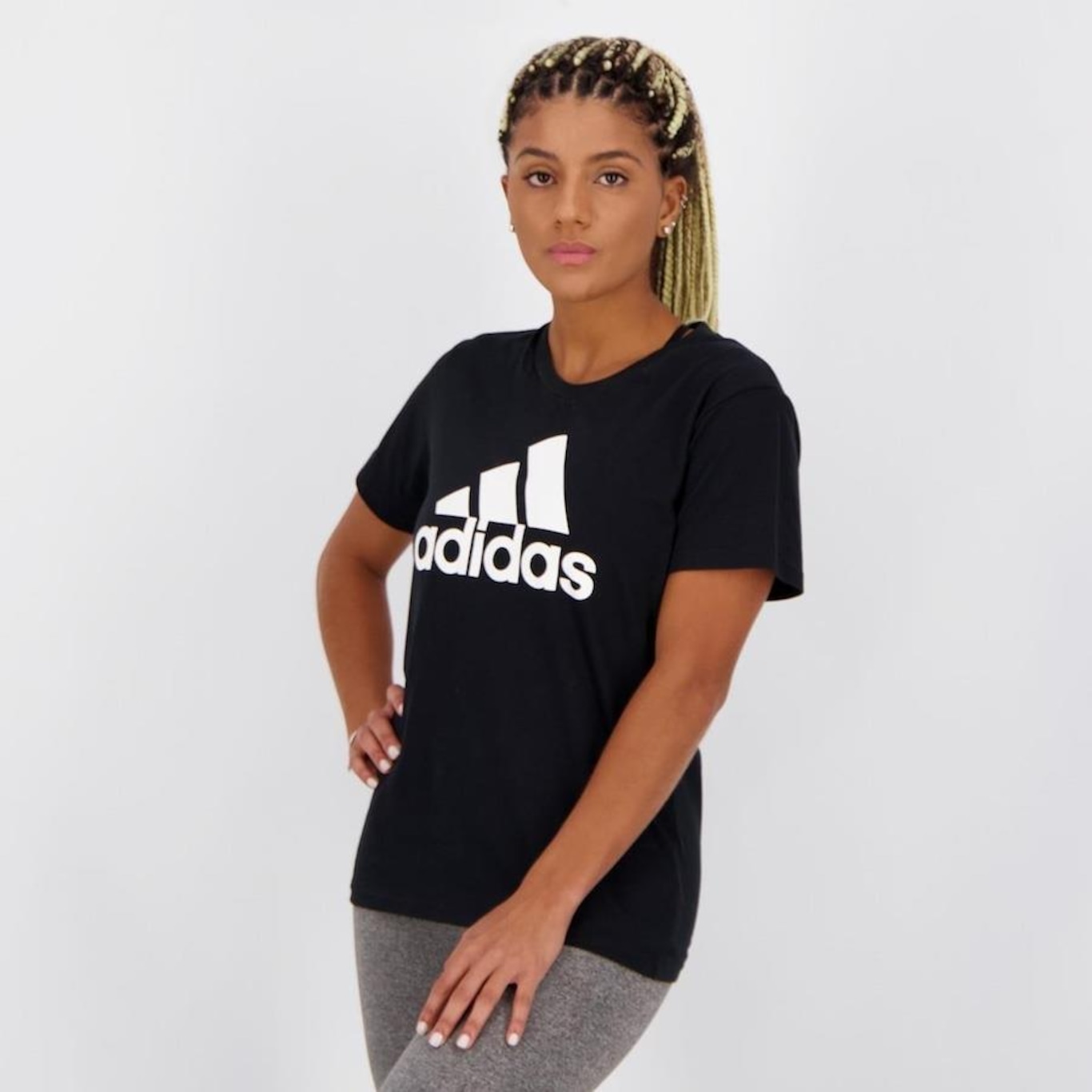 Camiseta adidas Loungewear Essentials Logo - Feminina - Foto 2