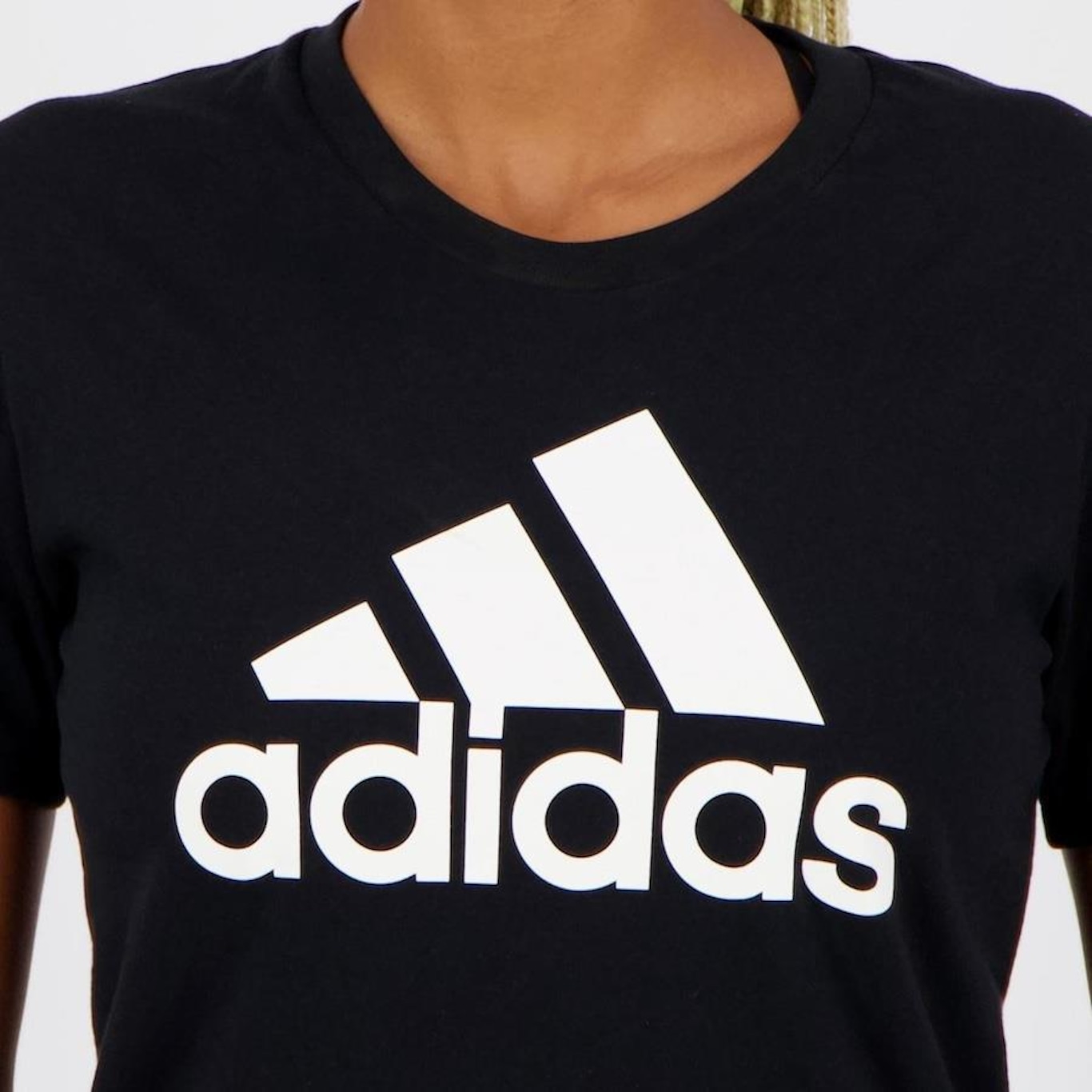 Camiseta adidas Loungewear Essentials Logo - Feminina - Foto 4