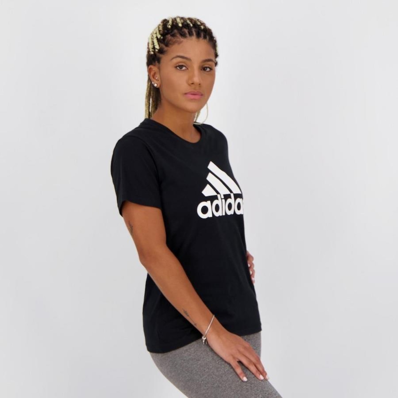 Camiseta adidas Loungewear Essentials Logo - Feminina - Foto 5