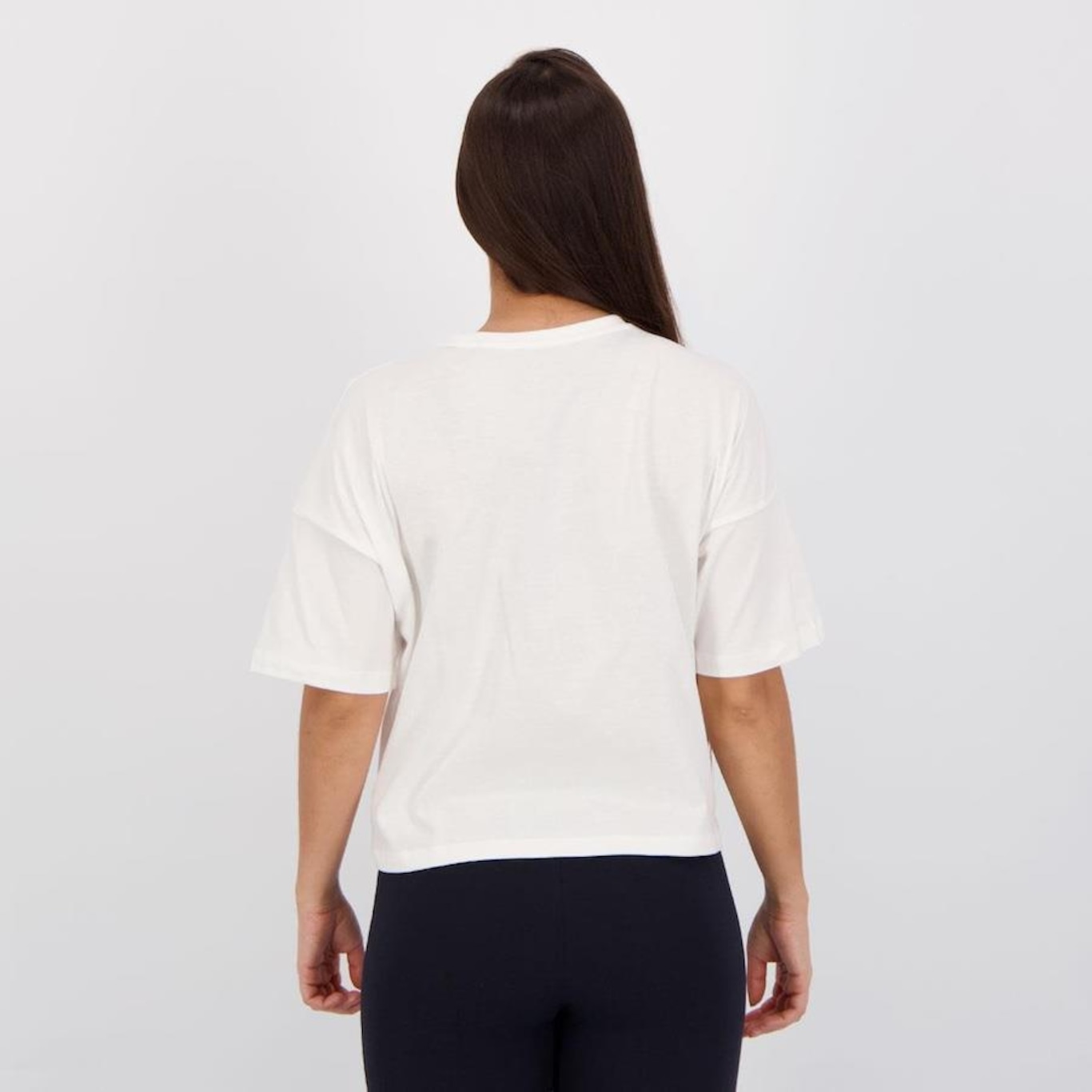 Camiseta Cropped Puma Ess Logo - Feminina - Foto 3