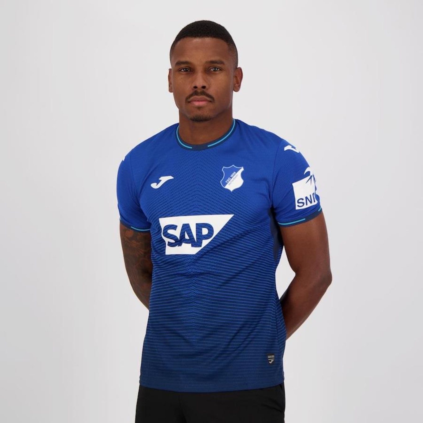 Maillot Domicile TSG Hoffenheim 2021-2022 – JOMA, Porté Par Geiger (taille S, Homme)