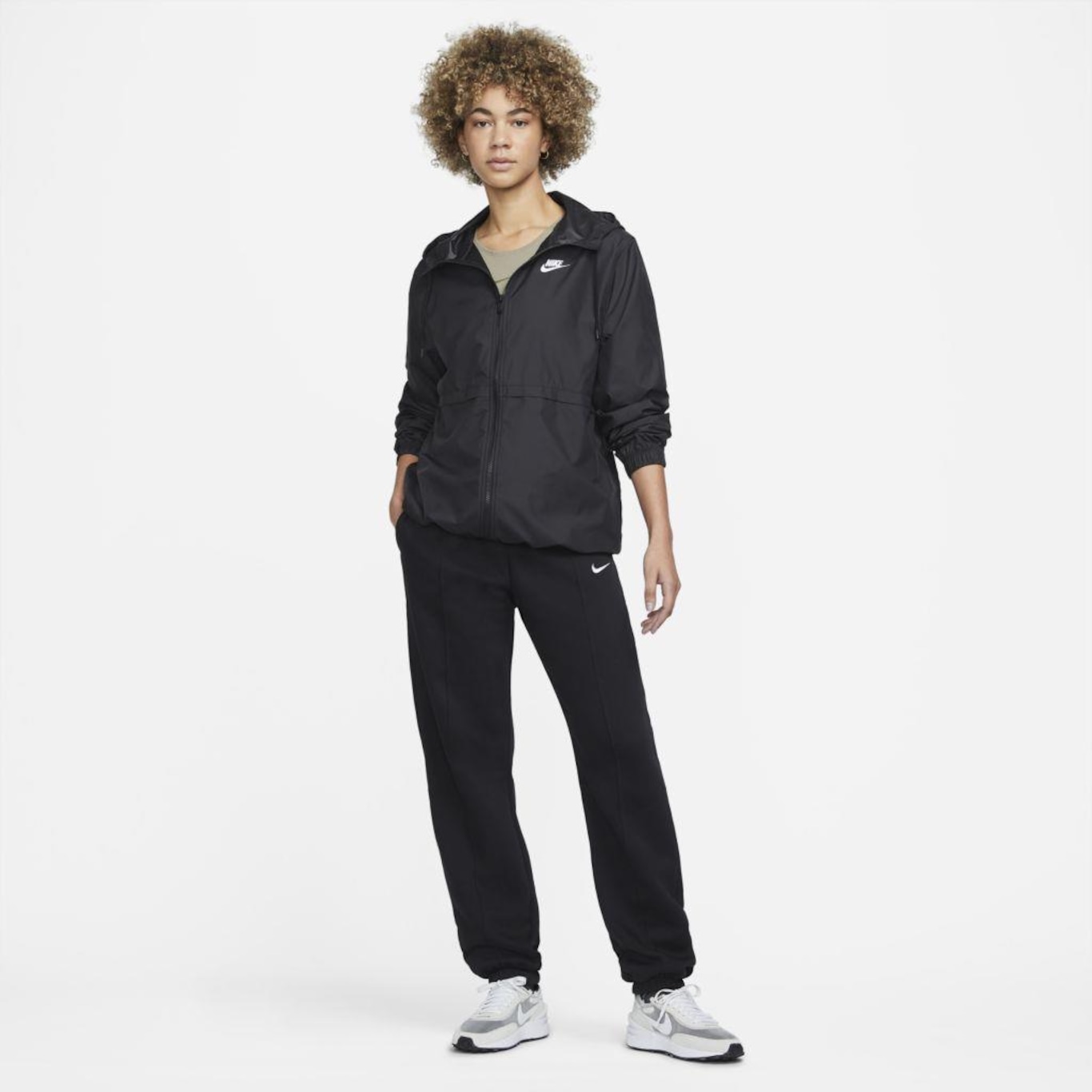 Jaqueta Nike Sportswear Essential Repel Feminina - Preto