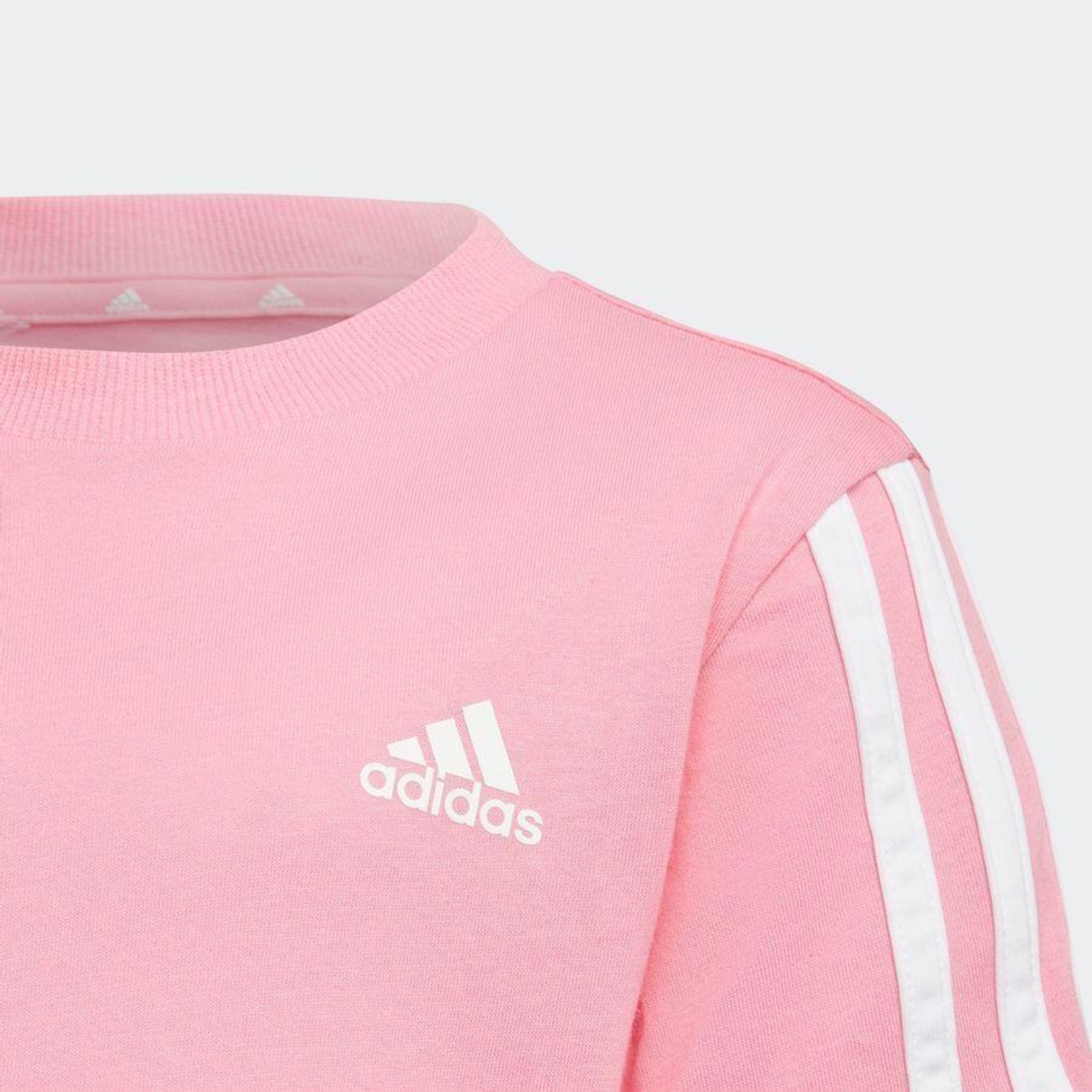 Camiseta adidas Essentials 3-Stripes - Infantil - Foto 3