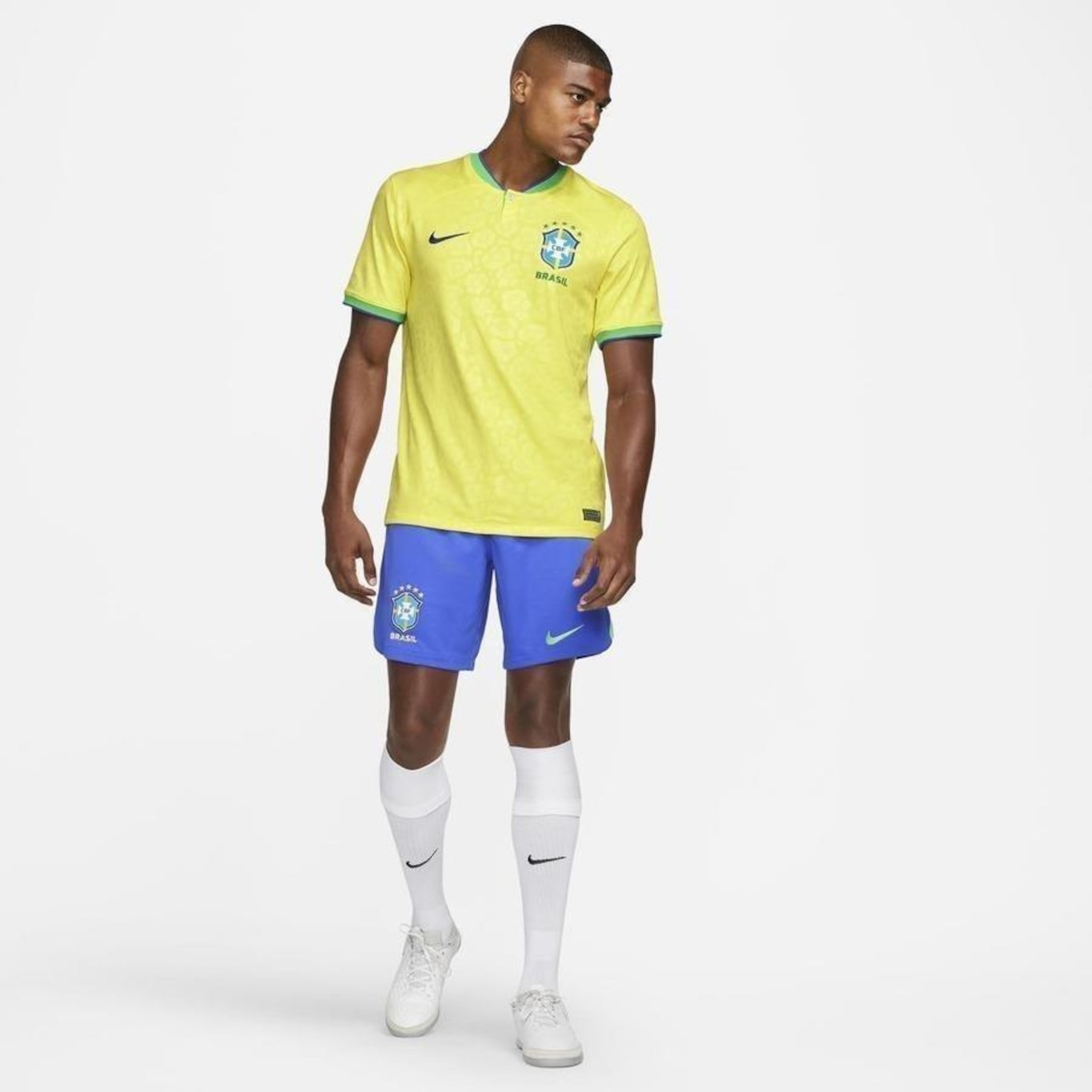 Camisa Nike Brasil 2022/23 Torcedor Masculina Branca Gola Verde