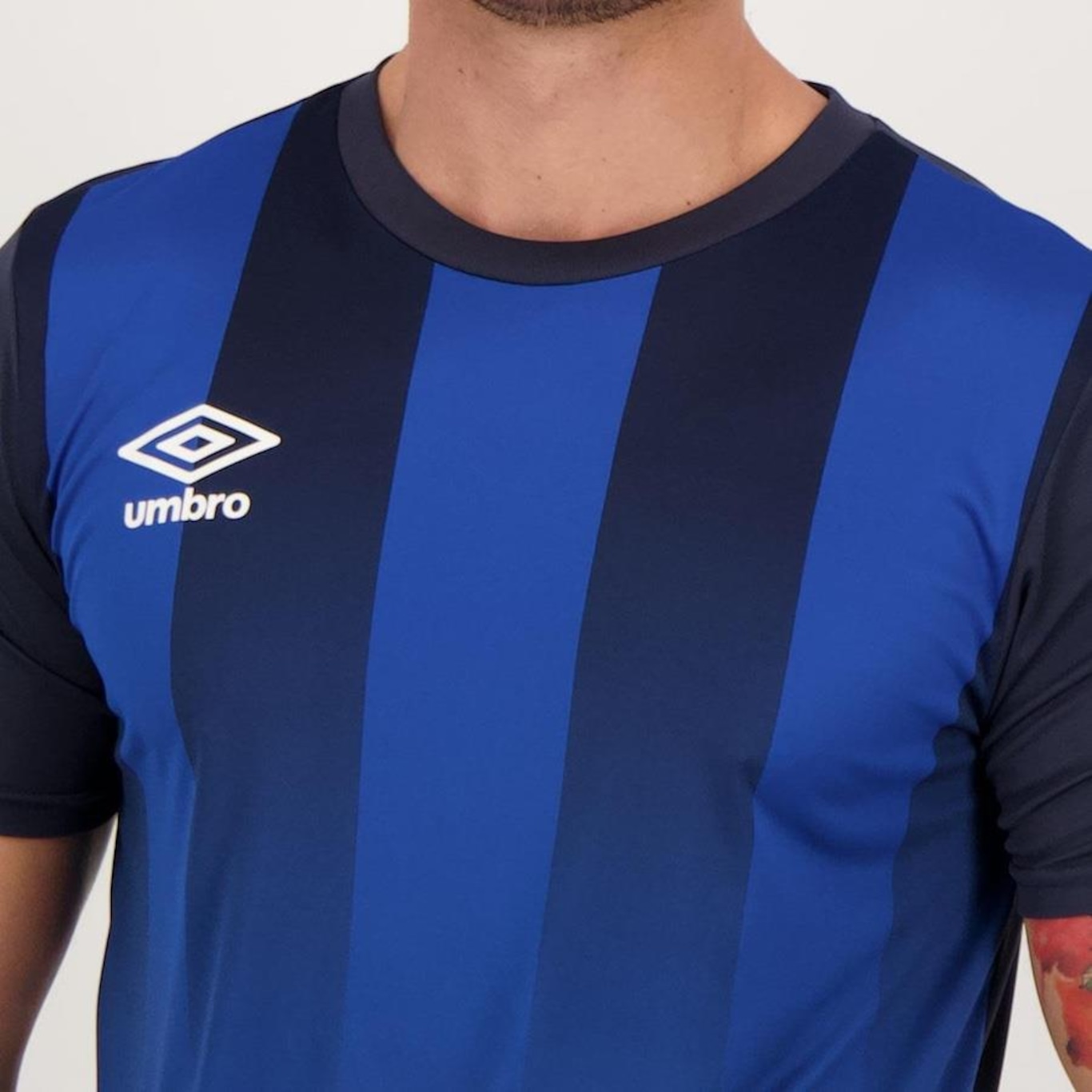 Camiseta Umbro Gridlines - Masculina - Foto 4