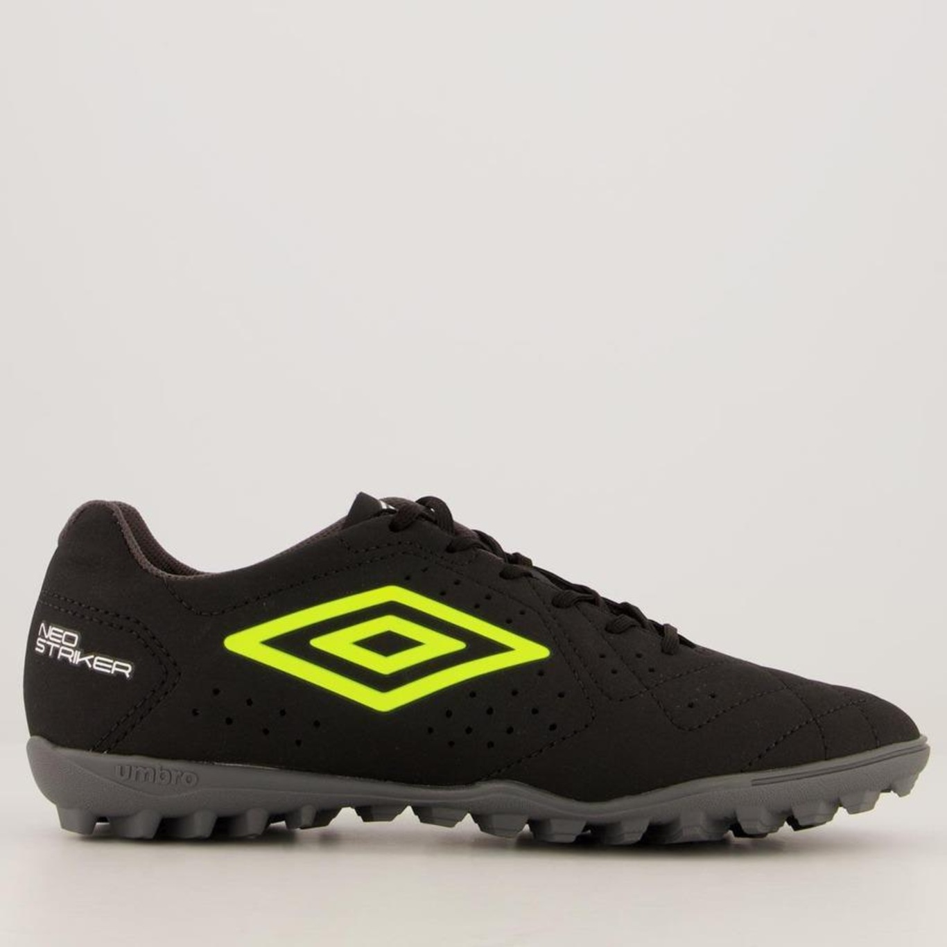 Chuteira de Society Umbro Neo Striker - Adulto | Centauro